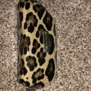 *2 piece set* Steve Madden makeup bag & Wristlet